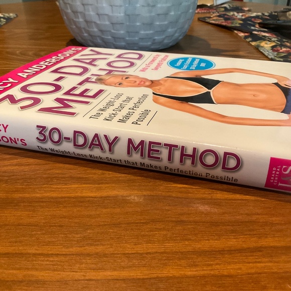 Tracy Anderson 30 Day Method book - Picture 3 of 3